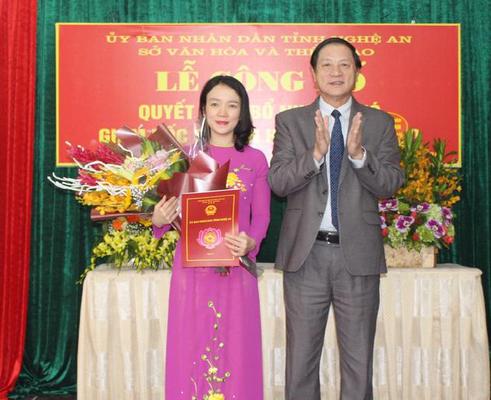 Đồng chí Lê Minh Thông trao quyết định bổ nhiệm Phó giám đốc Sở