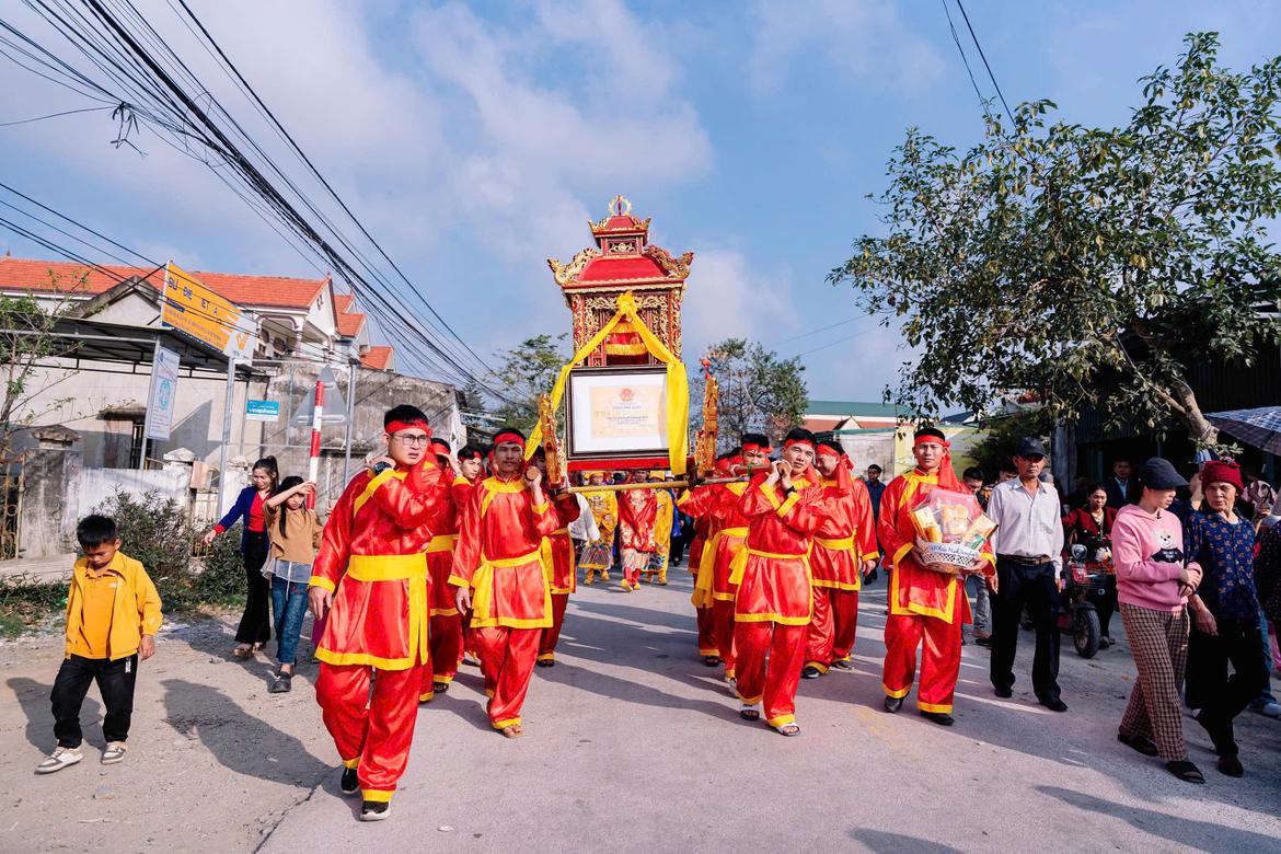 Trang trọng rước bằng về di tích Nhà thờ đại tôn họ Trần Văn 