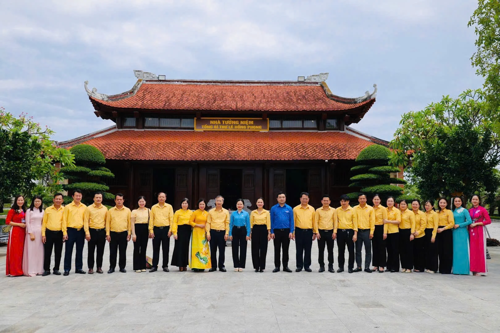 Ủy ban Mặt trận Tổ quốc Việt Nam tỉnh Nghệ An dâng hương tại các địa chỉ đỏ nhân kỷ niệm 79 năm Ngày Thương binh - Liệt sĩ