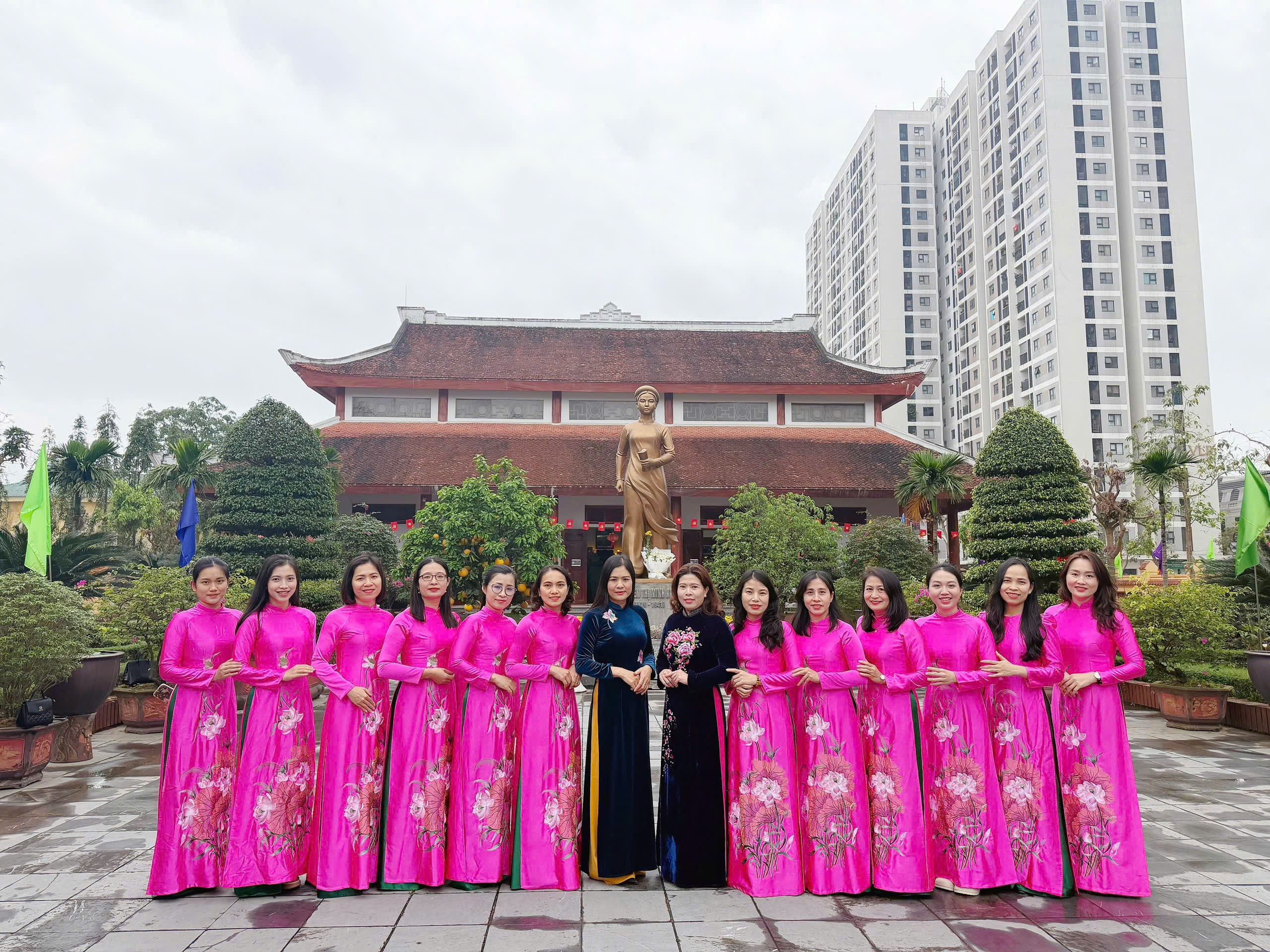 Phụ nữ Nghệ An dâng hương tưởng niệm nữ chiến sĩ cách mạng Nguyễn Thị Minh Khai nhân Ngày Quốc tế Phụ nữ 8/3