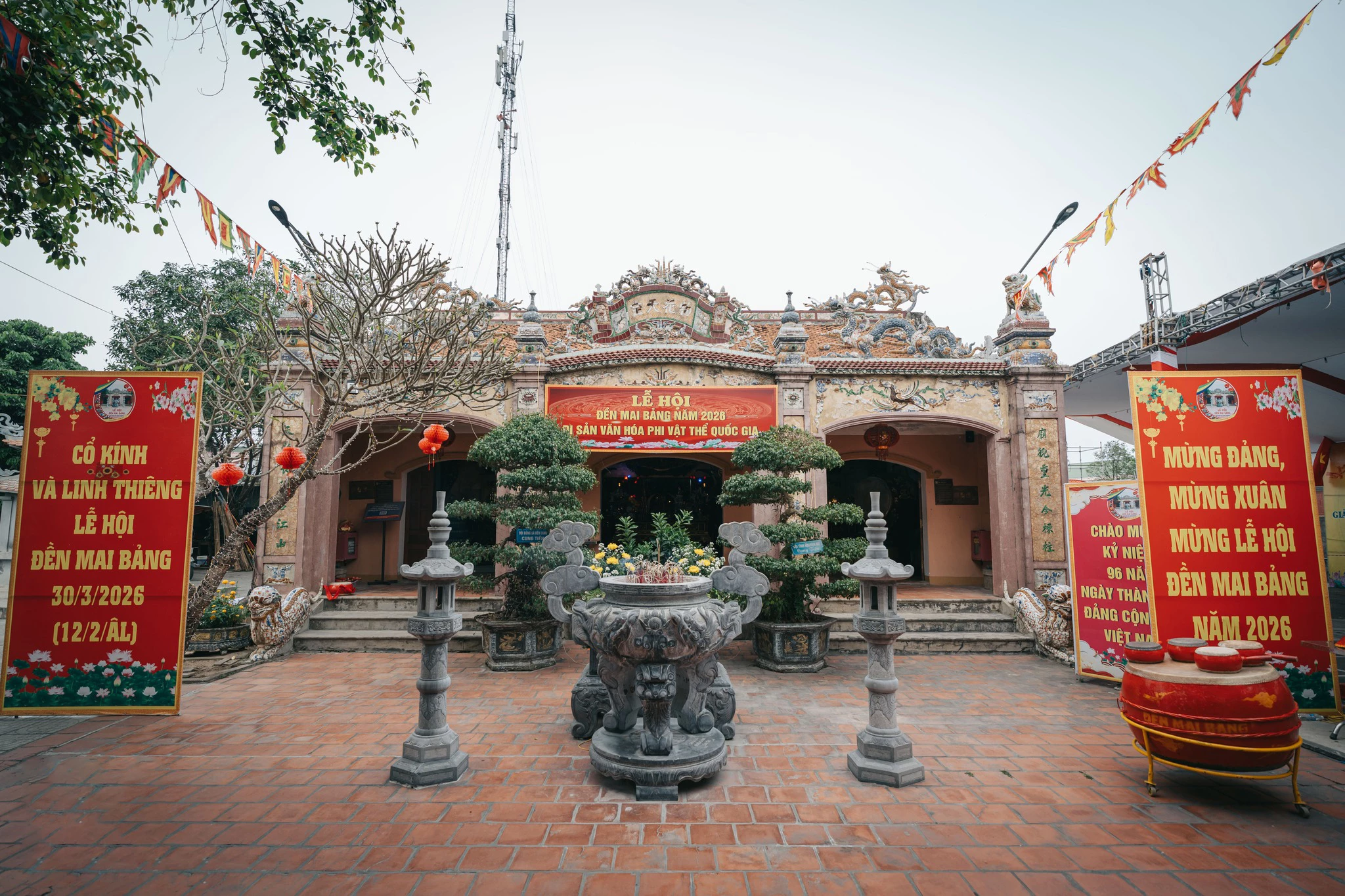 Khai mạc Lễ hội Đền Mai Bảng – Lan tỏa giá trị di sản văn hóa biển Cửa Lò