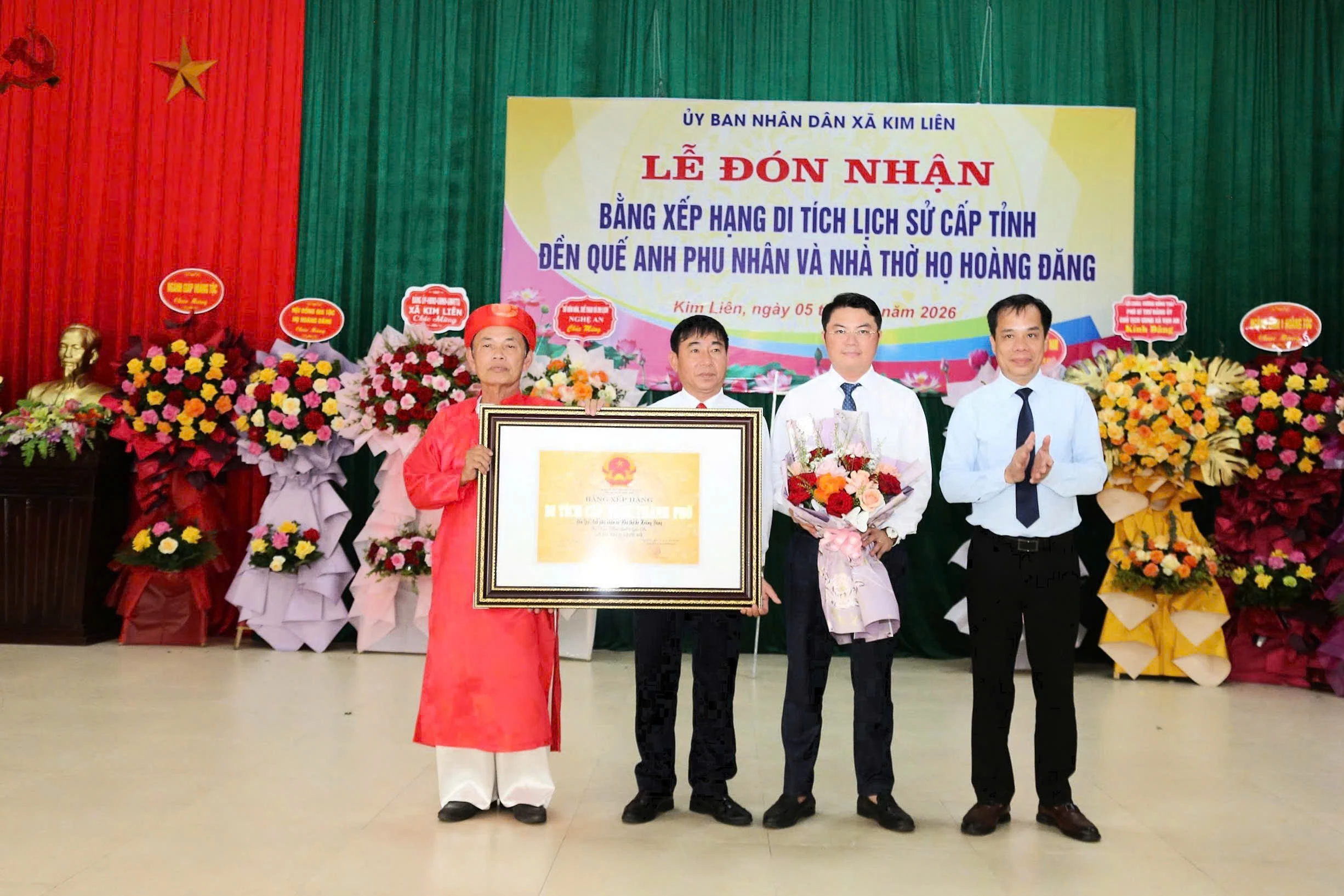 Trang trọng lễ đón nhận bằng xếp hạng di tích Lịch sử cấp tỉnh Đền Quế Anh phu nhân và Nhà thờ họ Hoàng Đăng xã Kim Liên, tỉnh Nghệ An