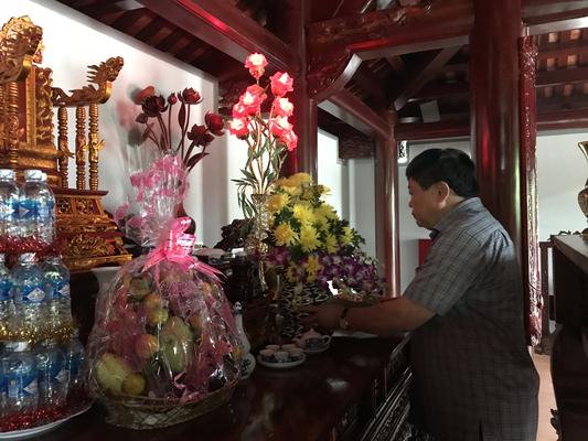 Đoàn trường Đại học Tổng hợp Hà Nội dâng hoa, dâng hương tại Khu lưu niệm Phan Bội Châu