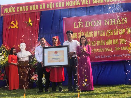 Lễ đón nhận bằng xếp hạng di tích lịch sử cấp tỉnh Nhà thờ họ Trần Hữu đại tôn, xã Diễn Lợi, huyện Diễn Châu.