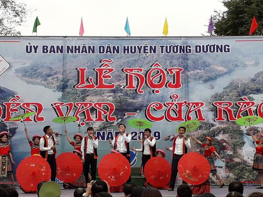 Về miền Tây Nghệ An vui hội đền Vạn - Cửa Rào