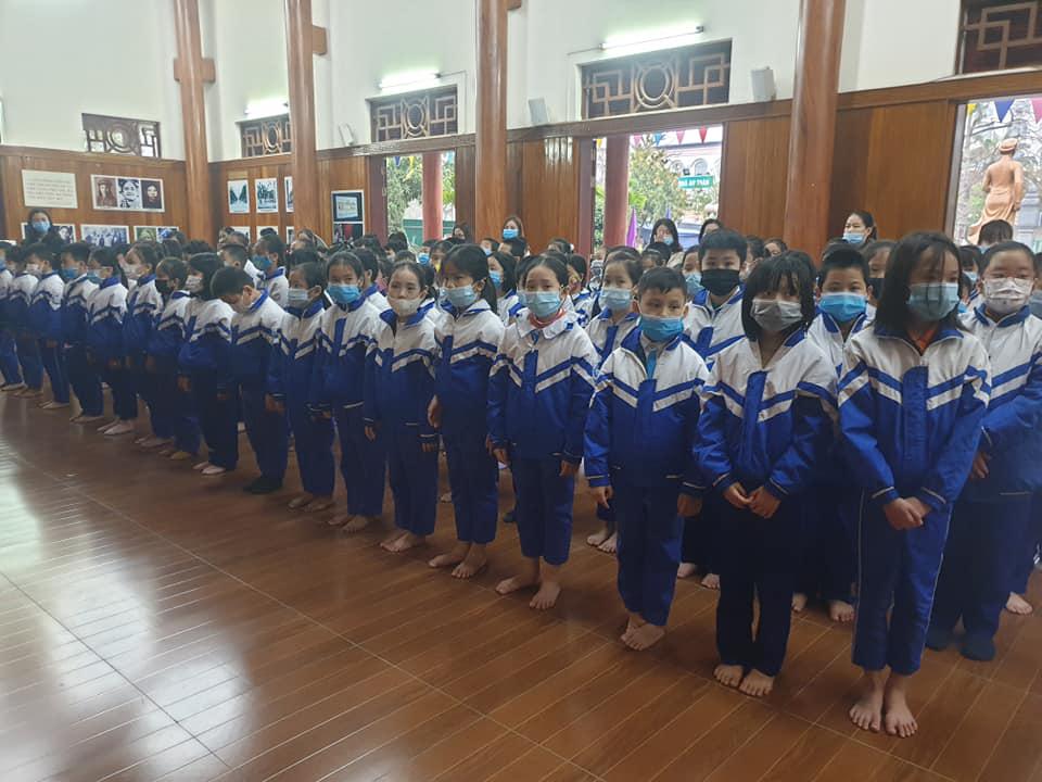 Nhà lưu niệm đồng chí Nguyễn Thị Minh Khai - địa chỉ Đỏ tổ chức lễ kết nạp Đội ý nghĩa.