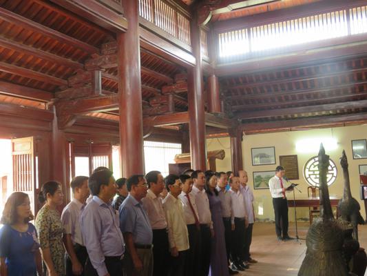 Đoàn đại biểu Tỉnh ủy, HĐND, UBND, Ủy ban MTTQ tỉnh, Đoàn đại biểu Quốc hội tỉnh Nghệ An dâng hương tưởng niệm tại Khu lưu niệm TBT Lê Hồng Phong nhân kỷ niệm 73 năm Quốc khánh nước Cộng hòa xã hội chủ nghĩa VIệt Nam