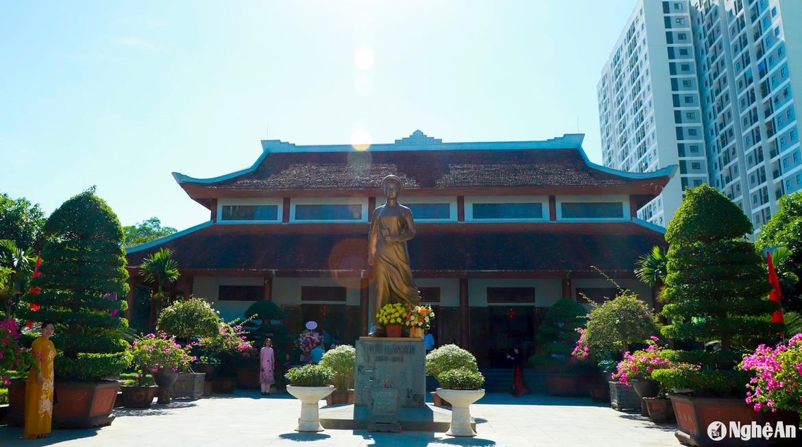 Lãnh đạo tỉnh Nghệ An thành kính dâng lễ, dâng hoa, dâng hương nhân Lễ giỗ lần thứ 83 của đồng chí Nguyễn Thị Minh Khai.