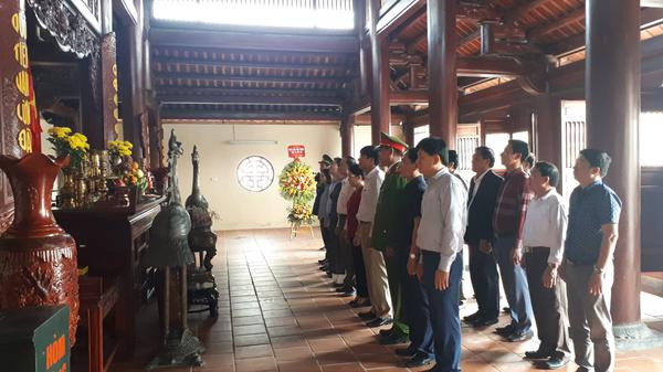 Thị Ủy,HĐND,UBND,UBMTTQ Thị xã Cửa Lò dâng hoa,dâng hương báo công tại KLN TBT Lê Hồng Phong