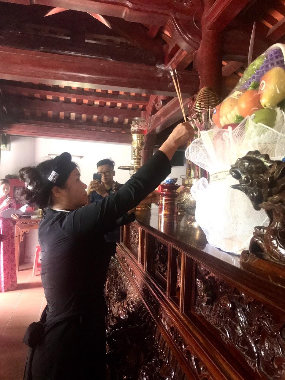 ĐOÀN UỶ BAN MTTQ VIỆT NAM HUYỆN HÀ QUẢNG, TỈNH CAO BẰNG DÂNG HƯƠNG TƯỞNG NIỆM CHÍ SỸ YÊU NƯỚC PHAN BỘI CHÂU