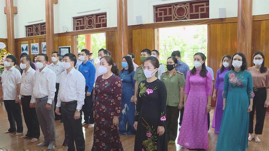 Lễ dâng hoa, dâng hương tại Nhà lưu niệm đồng chí Nguyễn Thị Minh Khai nhân kỷ niệm 80 năm ngày mất của đồng chí