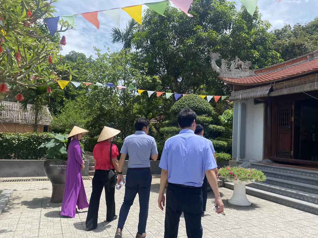 ĐÓN ĐOÀN CHUYÊN GIA CỦA TỔ CHỨC JICA THAM QUAN DI TÍCH QGĐB KHU LƯU NIỆM PHAN BỘI CHÂU