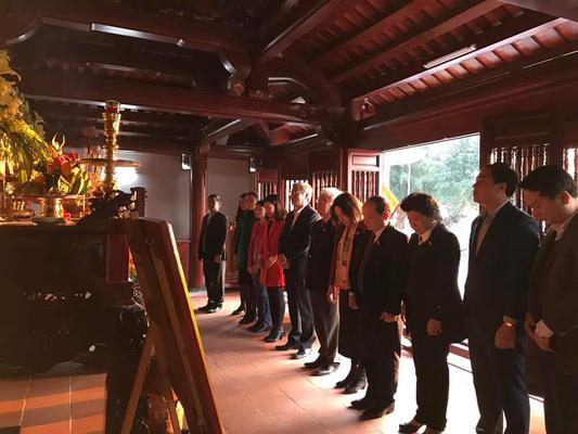 thành kính tưởng niệm cụ Phan Bội ChâuDdoanf 