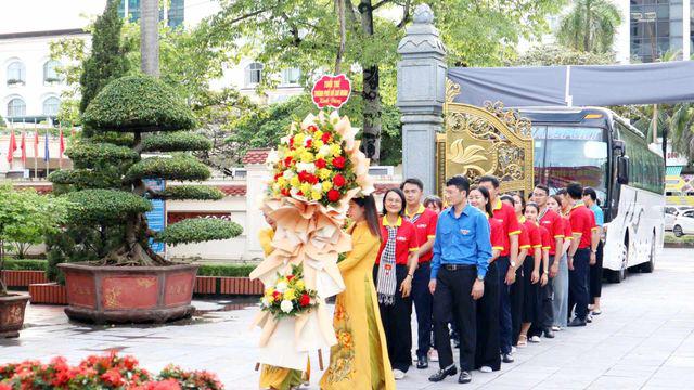 Tuổi trẻ Thành phố Hồ Chí Minh- Dâng hương tưởng niệm nữ Bí thư Thành ủy Sài Gòn Chợ Lớn Nguyễn Thị Minh Khai