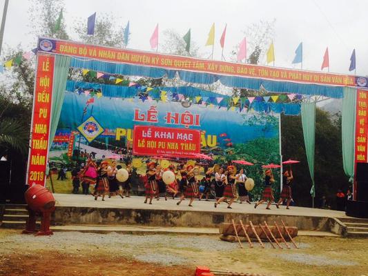 Lễ hội đền Phu Nhạ Thầu tại bản Na Lượng, xã Hữu Kiệm, huyện Kỳ Sơn