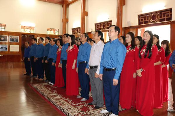 Đoàn đại biểu Sở Văn hóa - Thể Thao Nghệ An, Ban quản lý Di tích tỉnh đã về dâng hương tại Nhà lưu niệm đồng chí Nguyễn Thị Minh Khai nhân kỷ niệm 109 năm ngày Quốc tế Phụ nữ (08/3/1910 - 08/3/2019)