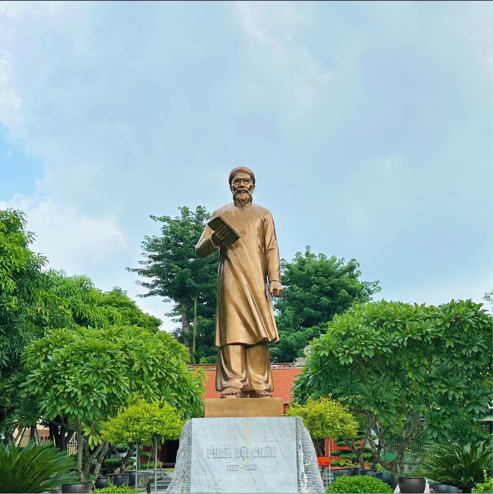 PHAN BỘI CHÂU - NGƯỜI THẦY CỦA MỘT THỜI ĐẠI