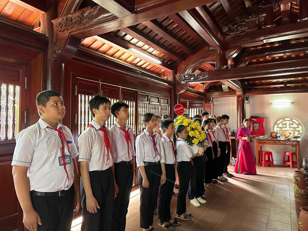 TRƯỜNG THCS ĐẶNG CHÁNH KỶ DÂNG HƯƠNG TƯỞNG NIỆM CHÍ SỸ YÊU NƯỚC PHAN BỘI CHÂU