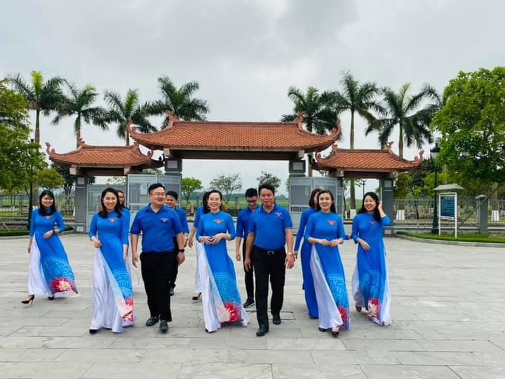 Hướng tới kỷ niệm 90 năm ngày thành lập Đoàn TNCS Hồ Chí Minh của  các đoàn viên trên địa bàn Hưng Nguyên tại khu lưu niệm TBT Lê Hồng Phong.