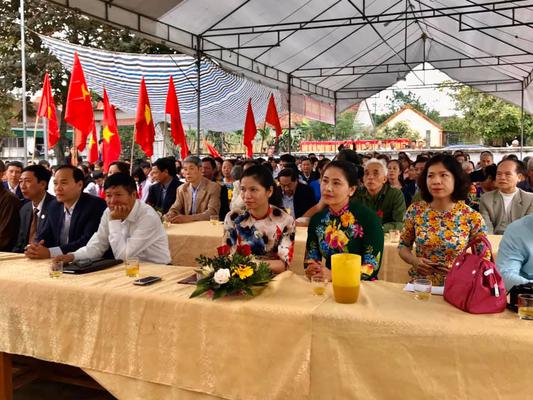 Lê đón nhận bằng xếp hạng di tích lịch sử cấp Tỉnh nhà thánh Hoành Sơn