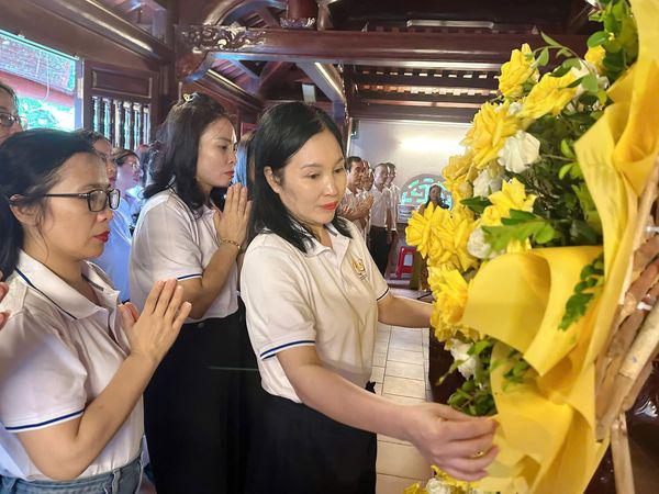 TRƯỜNG THPT CHUYÊN PHAN BỘI CHÂU DÂNG HƯƠNG TƯỞNG NIỆM CHÍ SỸ YÊU NƯỚC PHAN BỘI CHÂU