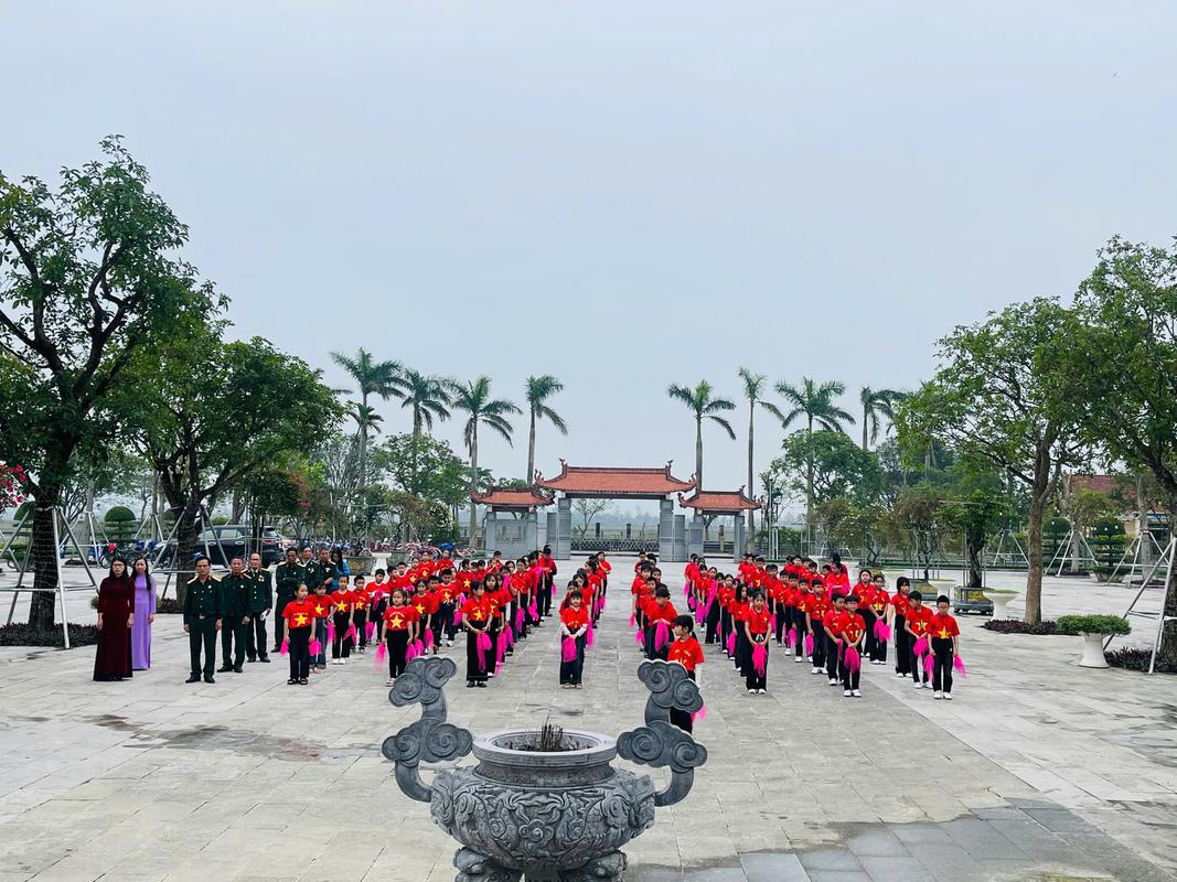 CHƯƠNG TRÌNH HOẠT ĐỘNG TRẢI NGHIỆM CỦA TRƯỜNG TIỂU HỌC HƯNG THÔNG NHÂN KỶ NIỆM 81 NĂM NGÀY THÀNH LẬP QUÂN ĐỘI NHÂN DÂN VIỆT NAM  ( 22/12/1944 - 22/12/2025) TẠI DI TÍCH QUỐC GIA KHU LƯU NIỆM TBT LÊ HỒNG PHONG.