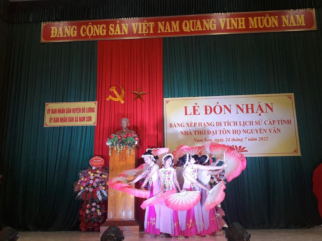 Lễ đón nhận bằng xếp hạng di tích lịch sử nhà thờ họ Nguyễn Văn,  xã Nam Sơn, huyện Đô Lương