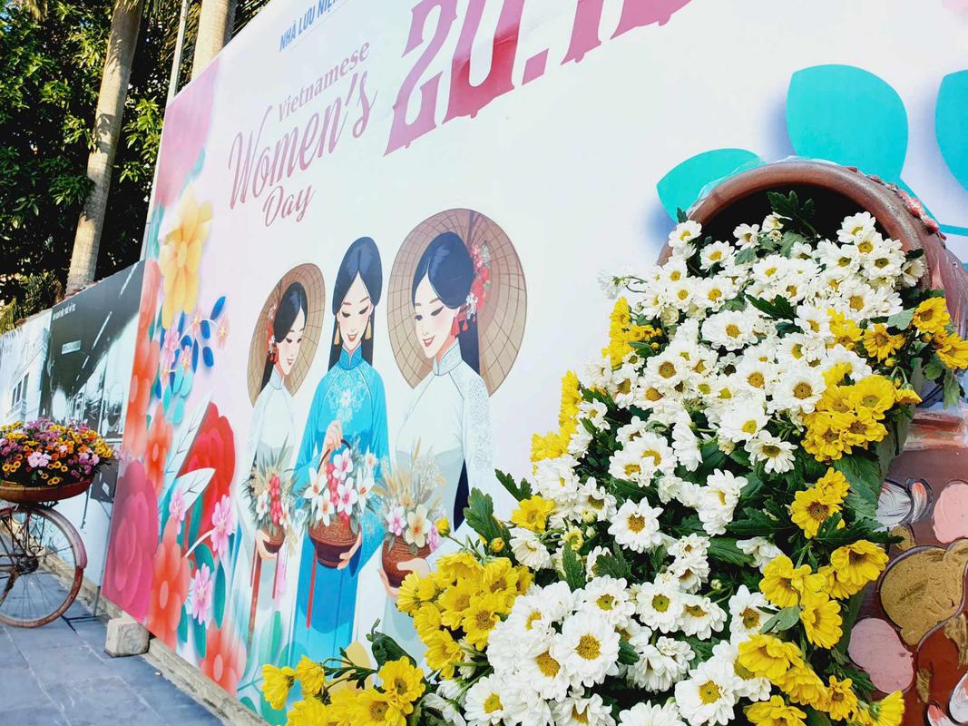 Ban quản lý di tích Nghệ An- Tổ chức trang trí tuyên truyền, đón khách tham quan nhân kỷ niệm 94 năm ngày Thành lập Hội Liên hiệp Phụ nữ Việt Nam 20-10-2024 tại Nhà lưu niệm đồng chí Nguyễn Thị Minh Khai