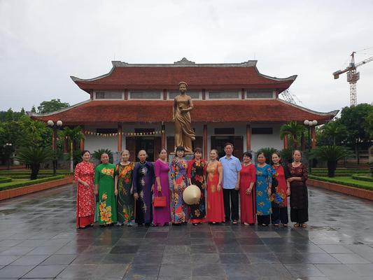 Phường Bến Thủy dâng hương tại nhà lưu niệm đồng chí Nguyễn Thị Minh Khai