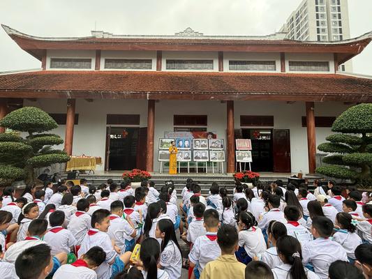 TRƯỜNG TIỂU HỌC QUANG TRUNG TỔ CHỨC HOẠT ĐỘNG TRẢI NGHIỆM “GỬI LỜI TRI ÂN – TIẾP BƯỚC ANH HÙNG” TẠI NHÀ LƯU NIỆM ĐỒNG CHÍ NGUYỄN THỊ MINH KHAI