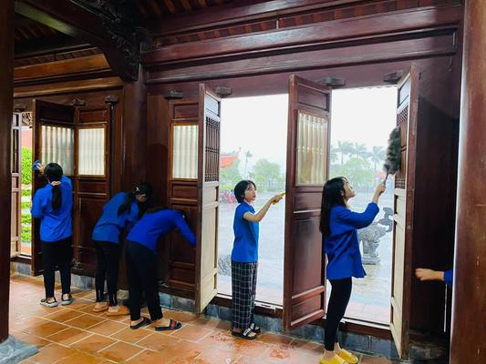 Hòa chung  không khi sôi nổi  của tuổi trẻ cả nước thi đua lập nhiều thành tích chào mừng kỷ niệm 90 năm ngày  thành lập Đoàn thanh niên Cộng Sản Hồ Chí Minh (26/3/1931- 26/3/2021). Các trường học, chi đoàn trên địa bàn Huyện Hưng Nguyên đã có nhiều hoạt động thiết thực,ý nghĩa tại khu lưu niệm TBT Lê Hồng Phong.