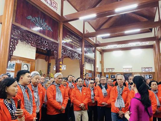 Đoàn đại biểu Người có công tiêu biểu TP. Hồ Chí Minh dâng hương tưởng niệm tại Nhà lưu niệm đồng chí Nguyễn Thị Minh Khai