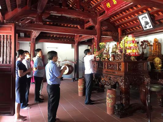 Lãnh đạo Sở Giáo dục & Đào tạo Nghệ An dâng hương 3 di tích trực thuộc của ban.