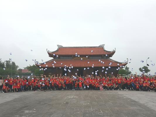 Đoàn Trường THCS Nghi Phú dâng hương tại KLN TBT Lê Hồng Phong và KLN Cụ Phan Bội Châu