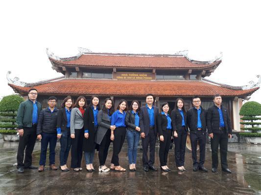 Chi đoàn Tòa Án Nhân Dân,Viện Kiểm Sát nhân dân,Cục Thi hành án Nhân dân Tỉnh Nghệ An dâng hương tại KLN TBT Lê Hồng Phong