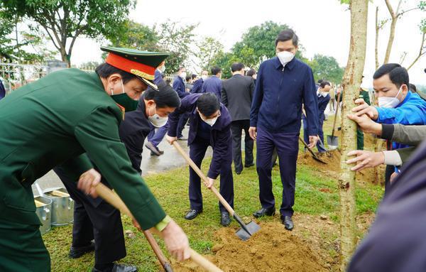 Ra quân hưởng ứng “Tết trồng cây” Xuân Nhâm Dần