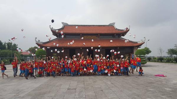 Đoàn trường Tiểu học Hưng Lợi tham quan tại Khu lưu niệm TBT Lê Hồng Phong