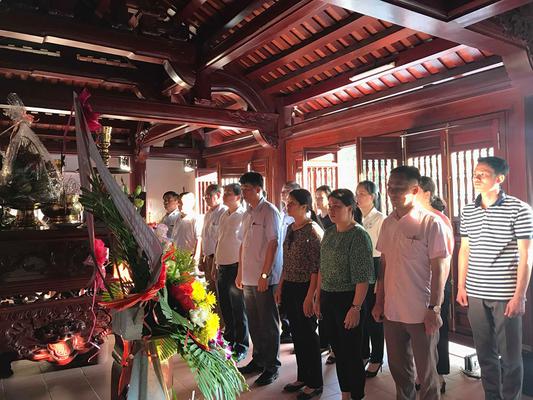 Đoàn Huyện Uỷ - HĐND - UBND - UBMTTQ huyện Hà Quảng, tỉnh Cao Bằng dâng hương, dâng hoa tại Khu lưu niệm Phan Bội Châu