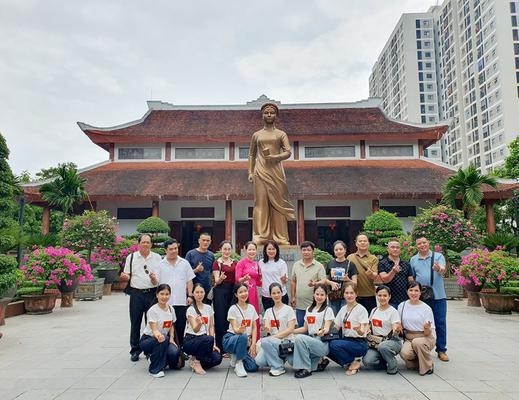 ĐOÀN NGHỆ THUẬT TỈNH CAO BẰNG DÂNG HƯƠNG, THAM QUAN VÀ TÌM HIỂU TẠI NHÀ LƯU NIỆM ĐỒNG CHÍ NGUYỄN THỊ MINH KHAI