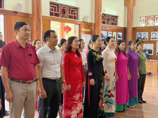 TRANG TRỌNG TỔ CHỨC LỄ KỶ NIỆM 115 NĂM NGÀY SINH ĐỒNG CHÍ NGUYỄN THỊ MINH KHAI