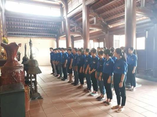 Lễ kết nạp đoàn viên của trường THCS Nguyễn Thị Minh Khai