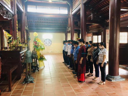 Các đoàn đại biểu dâng hương tại KLN TBT Lê Hồng Phong nhân kỷ niệm 74 năm ngày thương binh liêt sỹ (27/7/1947 - 27/7/2021)