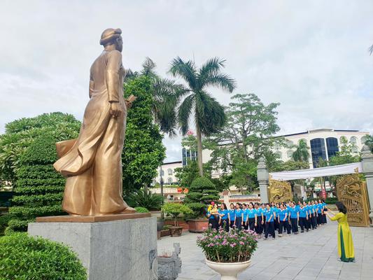 Hội LHPN PHƯỜNG THÀNH VINH DÂNG HƯƠNG TẠI NLN ĐỒNG CHÍ NGUYỄN THỊ MINH KHAI