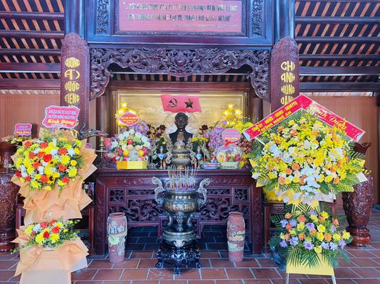 ĐOÀN ĐẠI BIỂU TỈNH UỶ - HĐND - UBND - UBMTTQ VIỆT NAM TỈNH NGHỆ AN DÂNG HOA, DÂNG HƯƠNG TƯỞNG NIỆM, TRI ÂN  TỔNG BÍ THƯ LÊ HỒNG PHONG TẠI XÃ HƯNG THÔNG, HUYỆN HƯNG NGUYÊN, NGHỆ AN