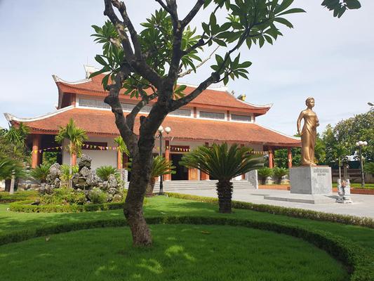 Một số cảnh quay xây dựng bộ phim tài liệu kỷ niệm 110 năm Ngày sinh đồng chí Nguyễn Thị Minh Khai tại Nhà lưu niệm của đồng chí