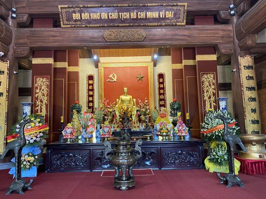 CÁN BỘ BAN QUẢN LÝ DI TÍCH NGHỆ AN TỔ CHỨC LỄ DÂNG HƯƠNG TƯỞNG NIỆM CHỦ TỊCH HỒ CHÍ MINH TẠI DI TÍCH QUỐC GIA ĐẶC BIỆT AN TOÀN KHU (ATK) ĐỊNH HOÁ.