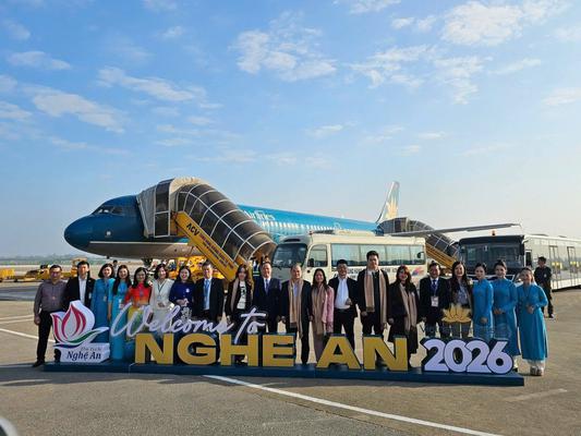 NGHỆ AN ĐÓN CHUYẾN BAY ĐẦU TIÊN NĂM 2026, LAN TỎA THÔNG ĐIỆP CHÀO NĂM MỚI, KÍCH CẦU DU LỊCH