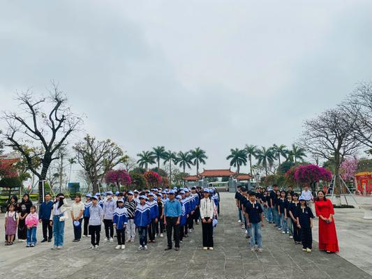 TRƯỜNG THCS NGHĨA ĐỨC - NGHĨA ĐÀN TỔ CHỨC DÂNG HƯƠNG, THAM QUAN TRẢI NGHIỆM TẠI DI TÍCH QUỐC GIA KHU LƯU NIỆM TBT LÊ HỒNG PHONG.
