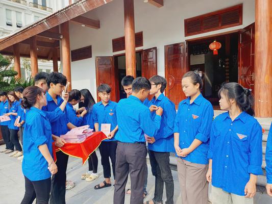 TRƯỜNG THPT NGUYỄN TRƯỜNG TỘ – PHƯỜNG VINH PHÚ TỔ CHỨC LỄ KẾT NẠP 84 ĐOÀN VIÊN MỚI VÀ HOẠT ĐỘNG TRẢI NGHIỆM TẠI NHÀ LƯU NIỆM ĐỒNG CHÍ NGUYỄN THỊ MINH KHAI