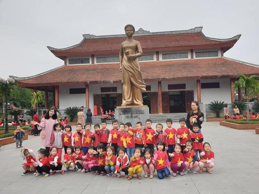 Trường mầm non Quang Trung 2 tổ chức tham quan tại Nhà lưu niệm đồng chí Nguyễn Thị Minh Khai